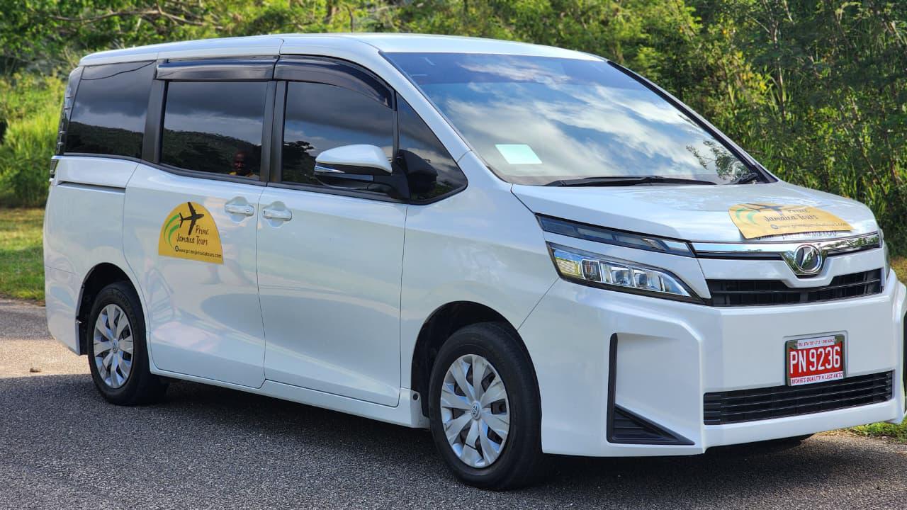 Private Sedan transportation with Prime Jamaica Tours