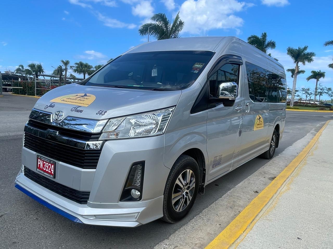 Private airport transfer in Jamaica with Prime Jamaica Tours